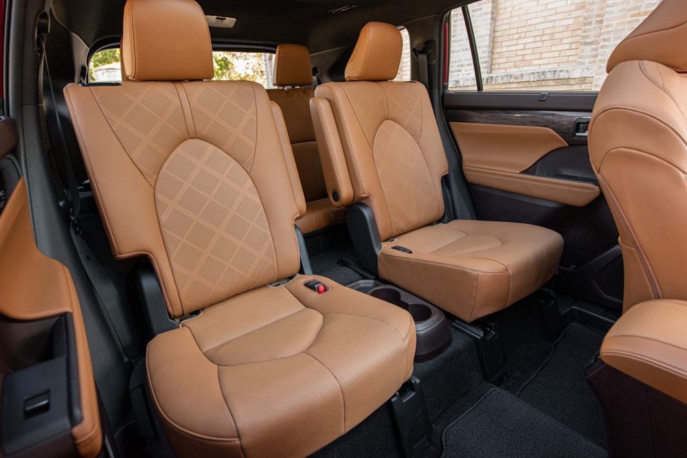2020_Toyota_Highlander_Platinum_Hybrid_AWD_Ruby-Flare-Pearl_035-1500x1001.jpg
