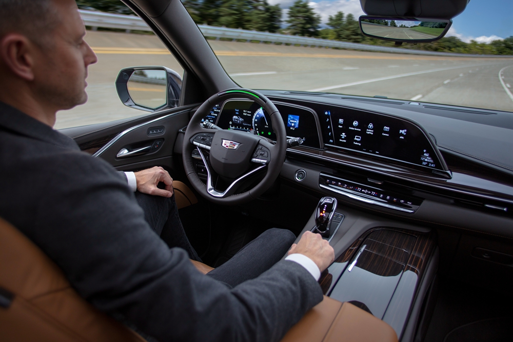 2021-Cadillac-Escalade-003.jpg