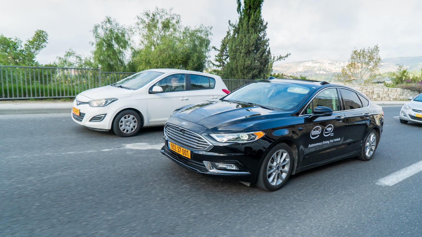 Mobileye-Autonomous-Driving-1.jpg