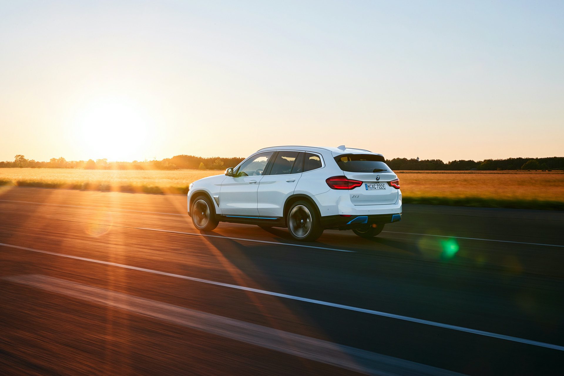 2020-BMW-iX3-electric-SUV-01.jpg