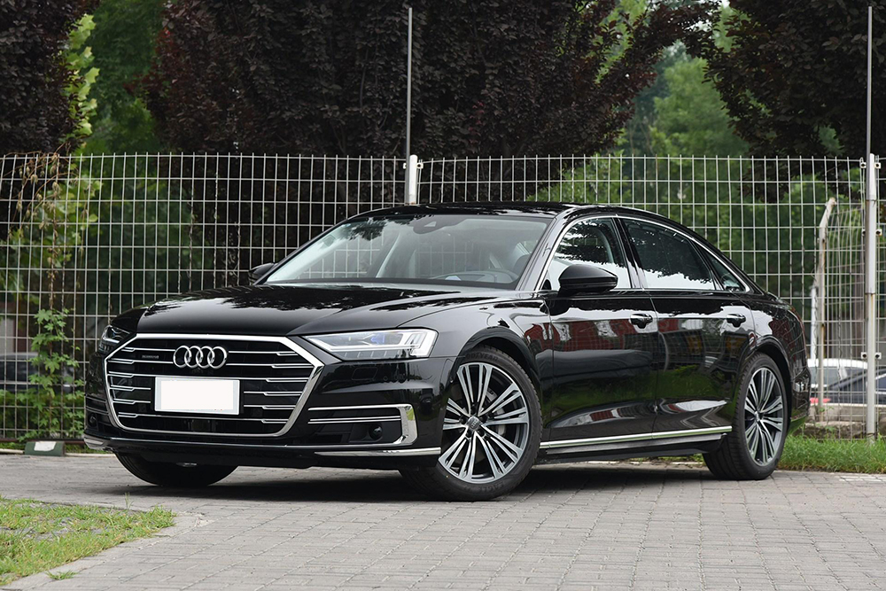 新款奥迪A8L.jpg
