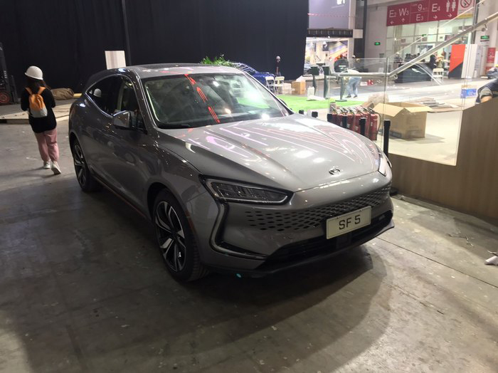 赛力斯SF5.jpg