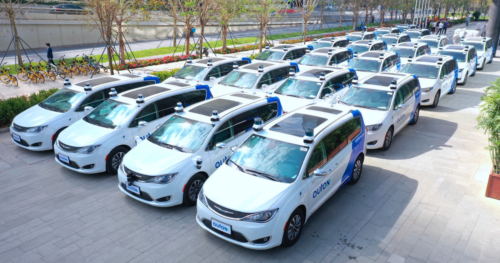 AutoX全无人驾驶车队.jpg