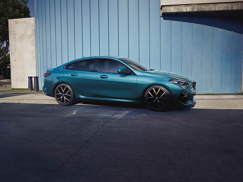 04.创新BMW 2系四门轿跑车-静态侧面.jpg