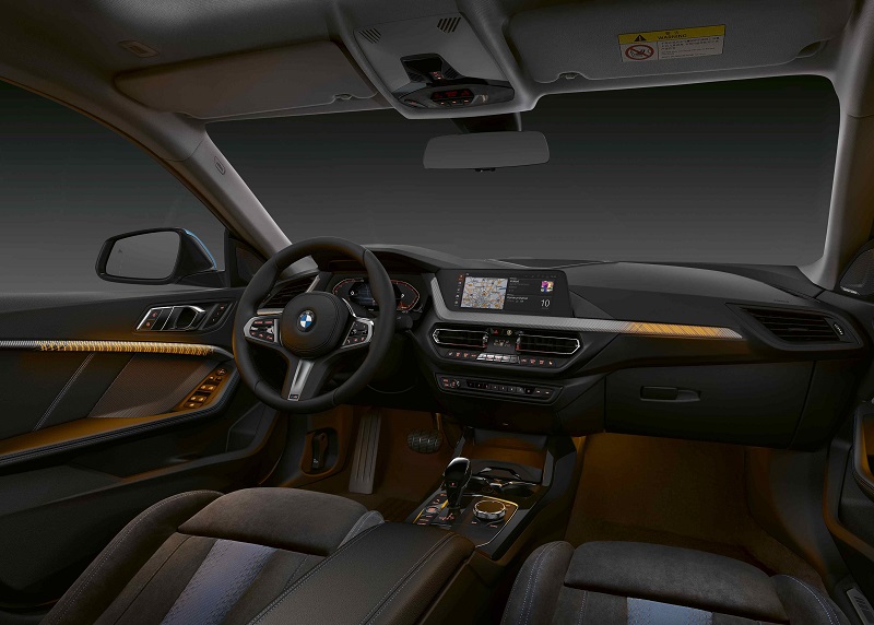 08.创新BMW 2系四门轿跑车-内饰.jpg