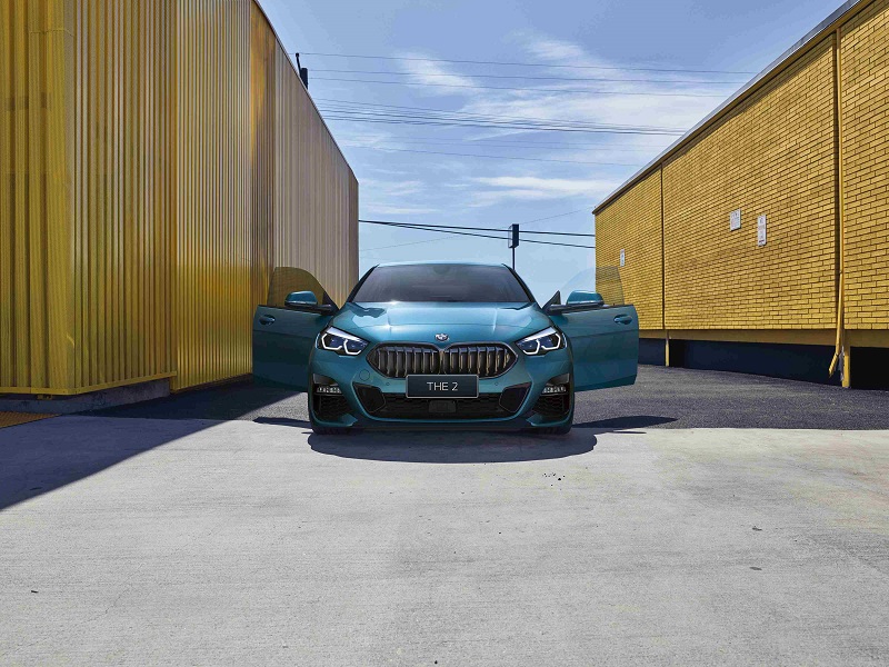 02.创新BMW 2系四门轿跑车-静态前脸.jpg
