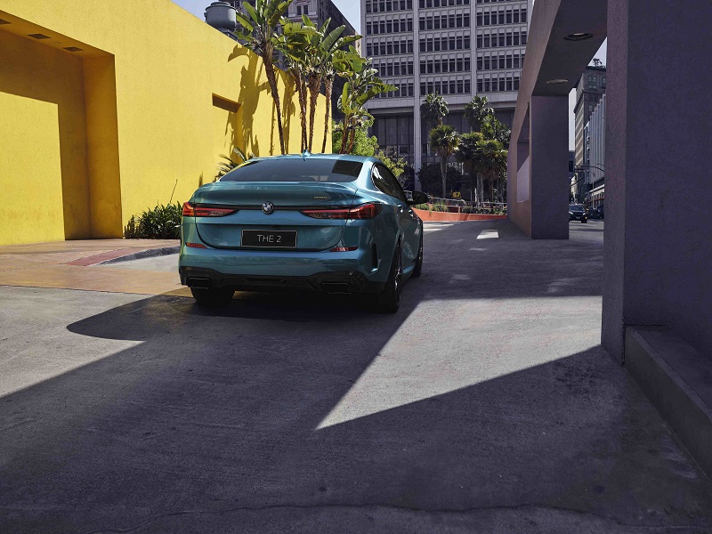 06.创新BMW 2系四门轿跑车-静态车尾.jpg
