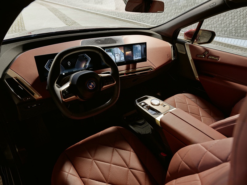 03. 创新纯电动BMW iX驾驶座舱.jpg