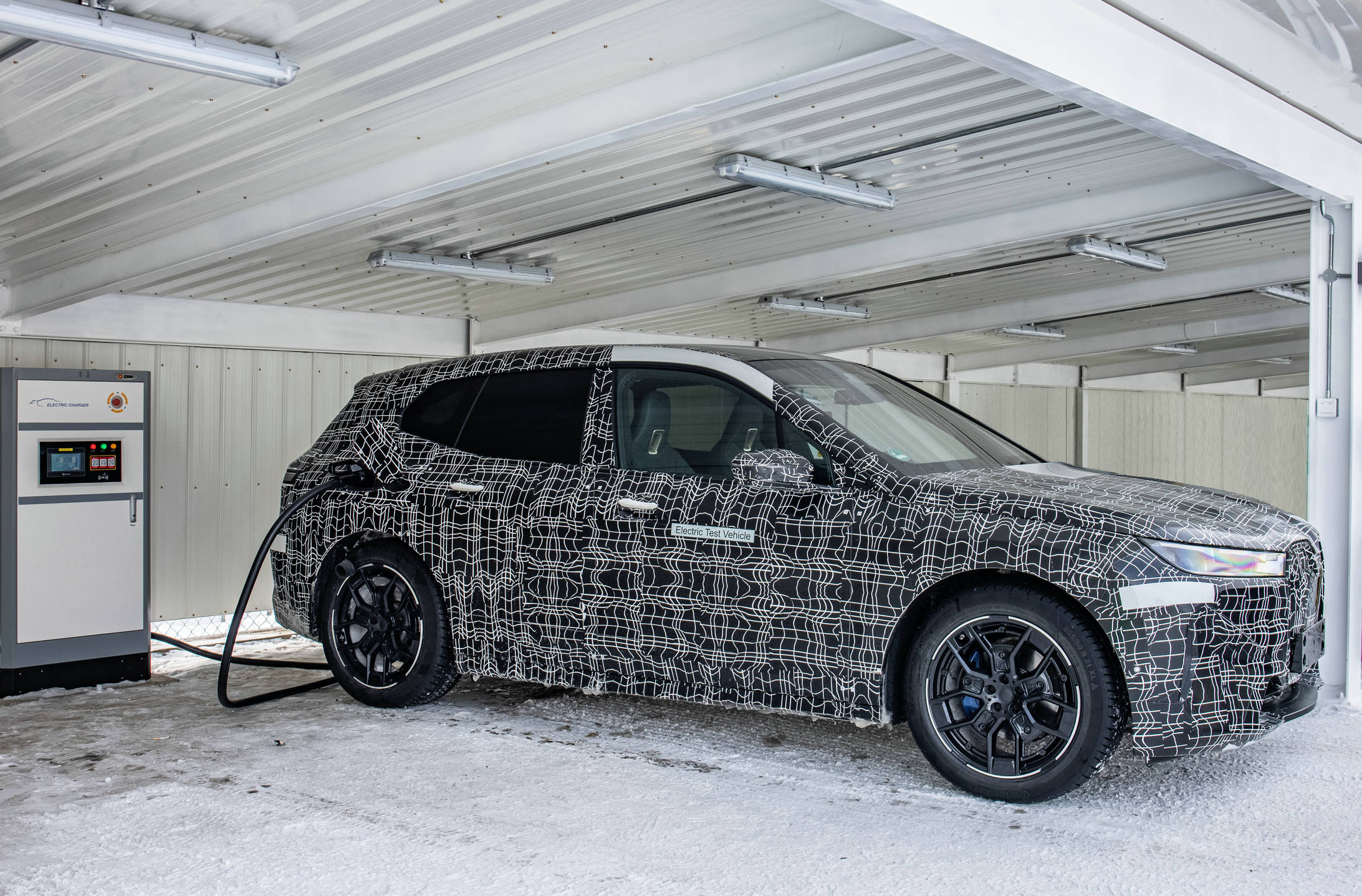 04.创新纯电动BMW__iX原型车冬季测试.jpg