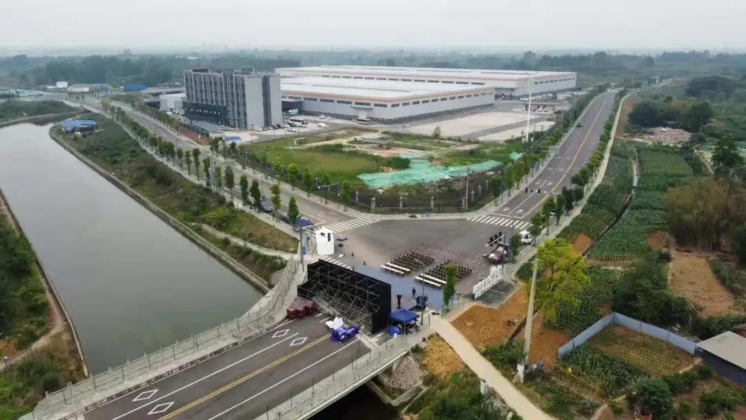 位于成都经开区（龙泉驿区）的中德智能网联试验基地临时封闭测试区.jpg
