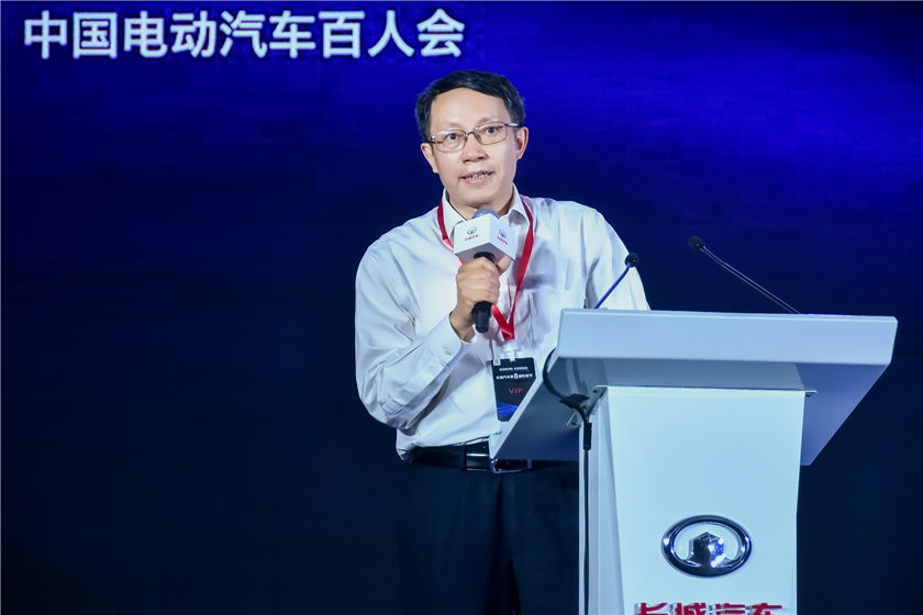清华大学车辆与运载学院教授、汽车安全与节能国家重点实验室主任、国家智能网联汽车创新中心首席科学家 李克强.jpg
