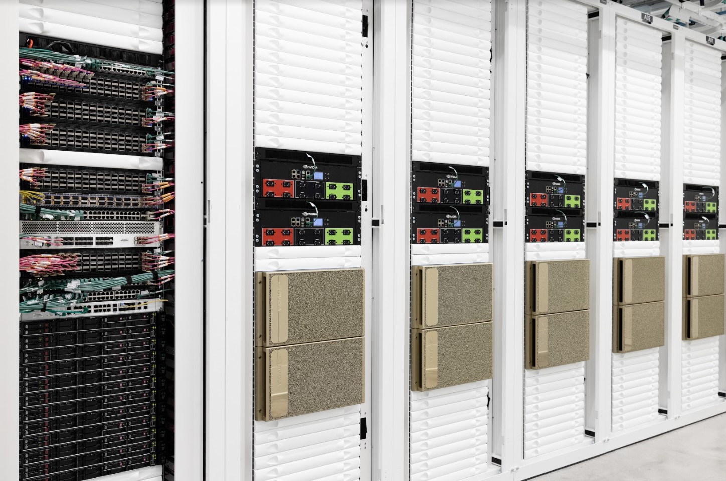配图1-NVIDIA Cambridge-1 机柜.jpg