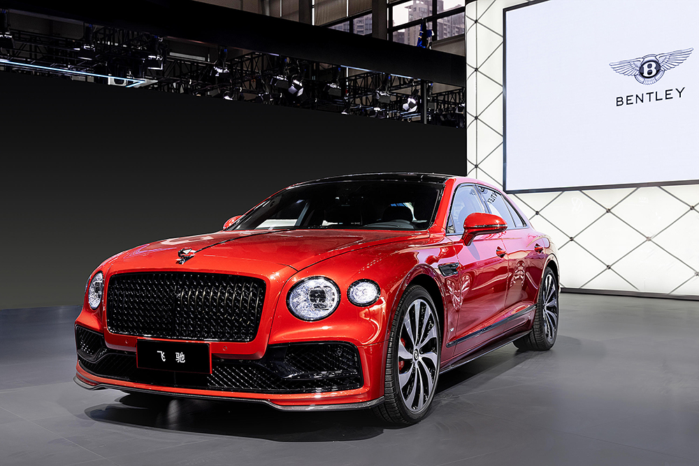 2. 宾利飞驰V8（祥龙红）.jpg