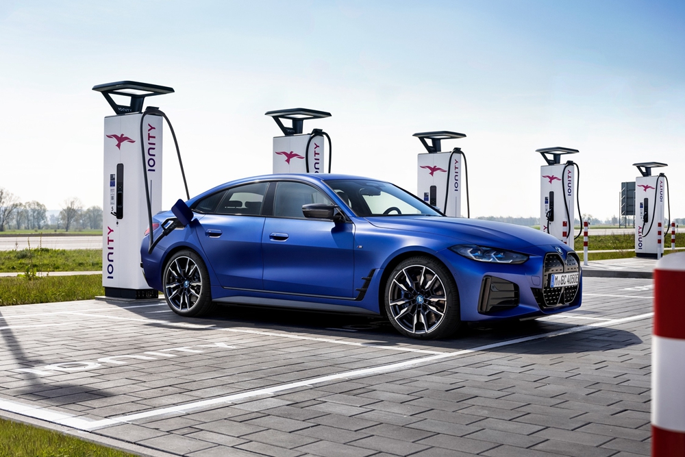 P90423618_lowRes_the-bmw-i4m50-6-2021.jpg