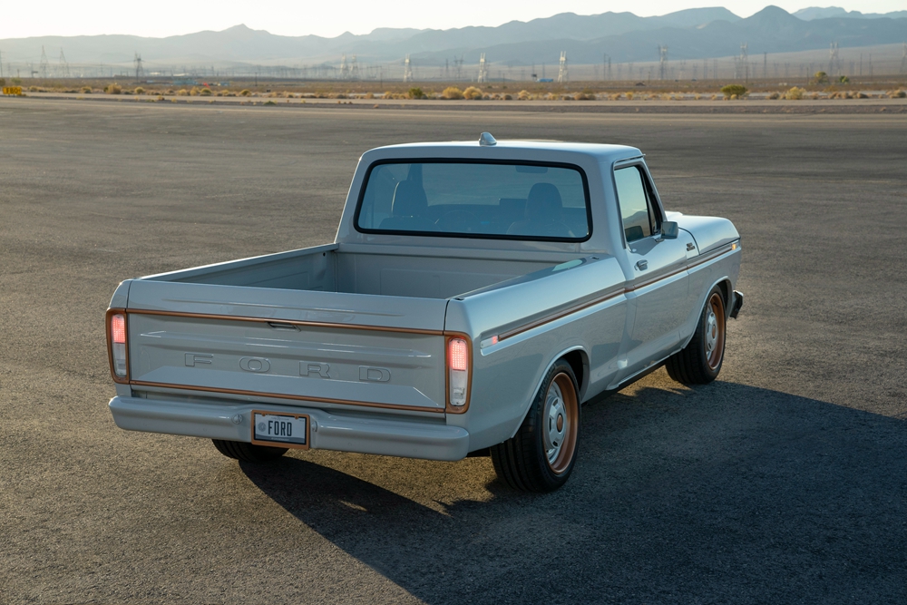 All-electric Ford F-100 Eluminator concept truck_03.jpg