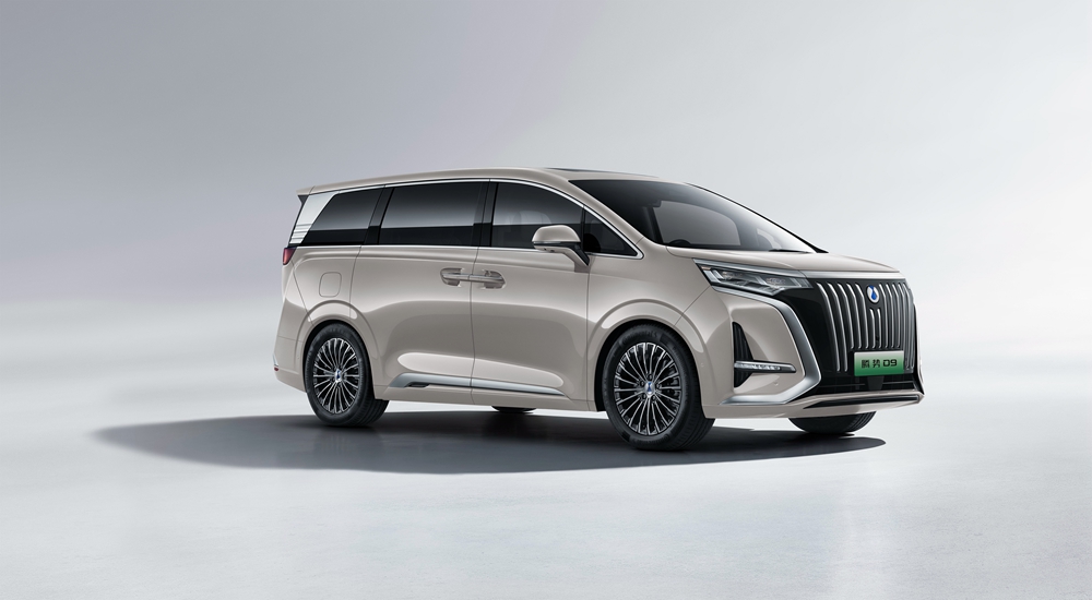 腾势D9 EV-金色.jpg