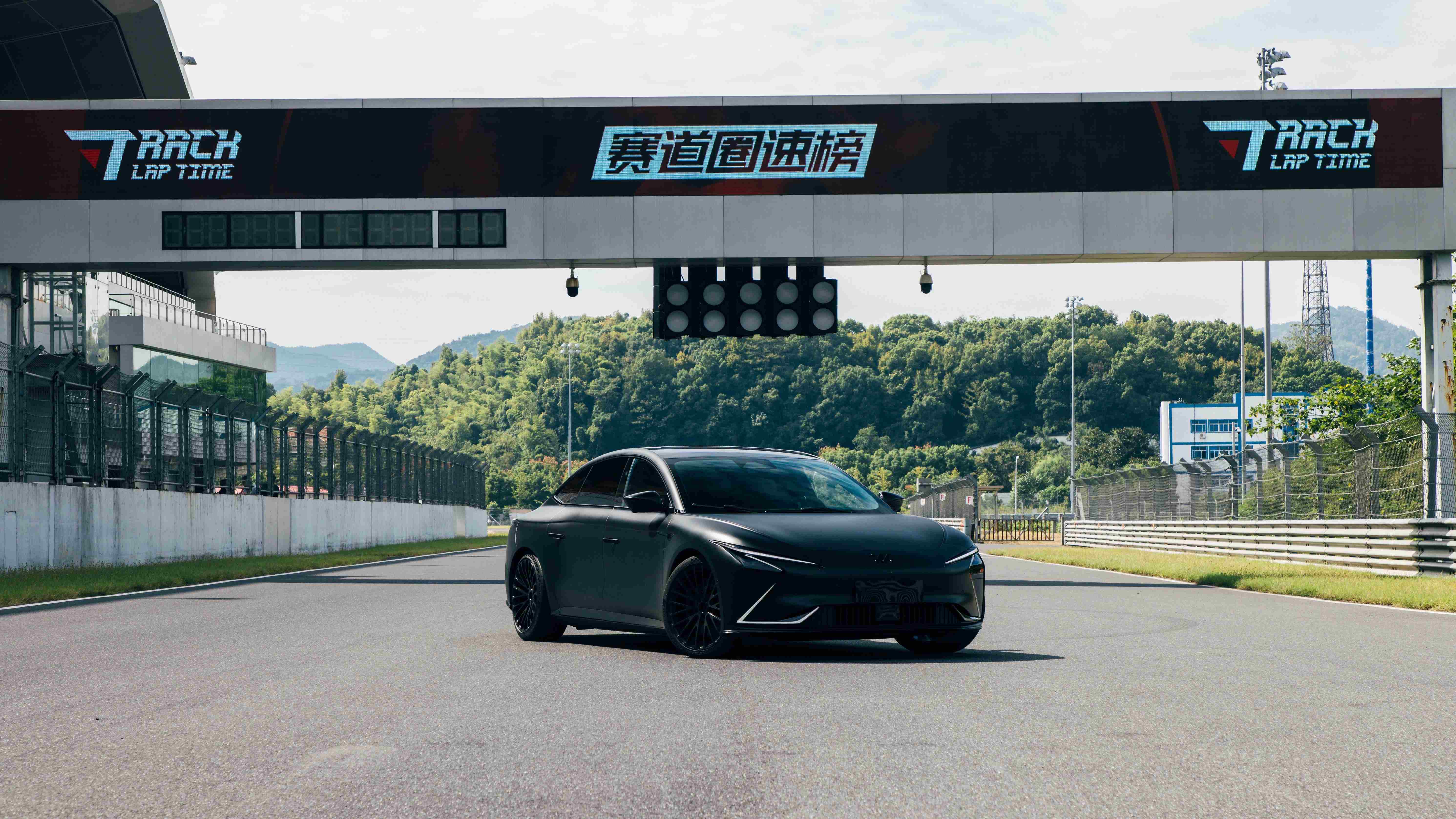 5、智己L7 Snake Performance高性能版_副本.jpg