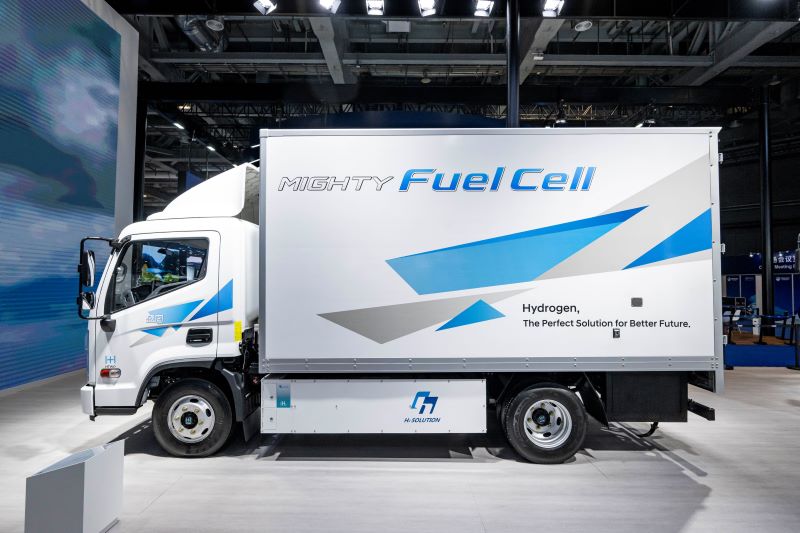 氢燃料电池卡车盛图首次亮相进博会.jpg
