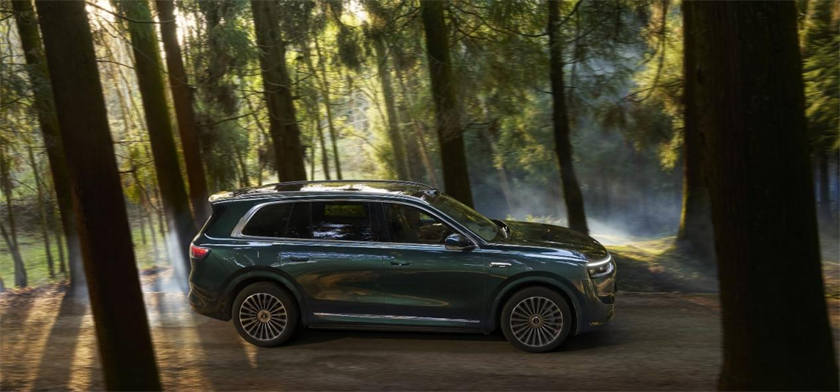 16万家庭的共同选择，问界M8以智慧科技共赴春日之约